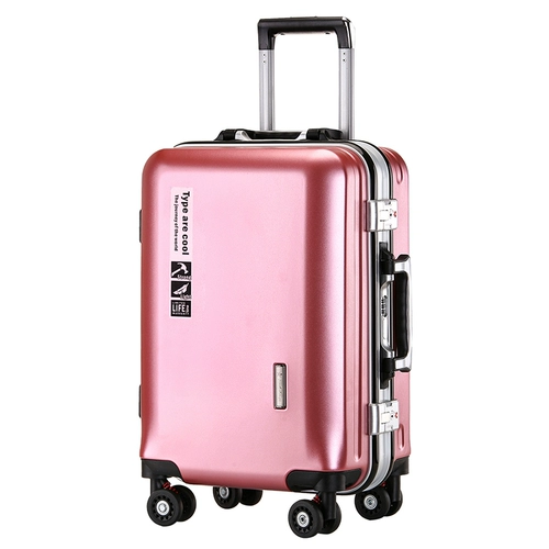 Прочный универсальный вместительный и большой чемодан