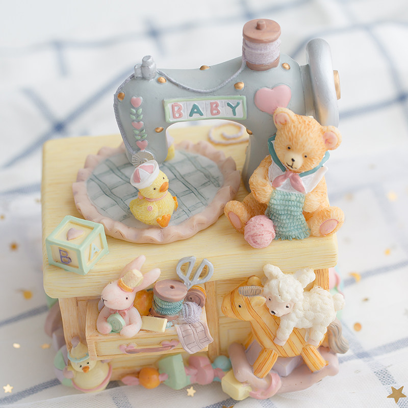 Cute little yellow duck music box music box music box sky city girl heart to send girlfriend friends little girl birthday gifts