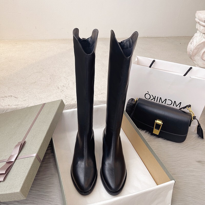 Women's Long Boots 2026 New Autumn Style Internet Celebrity Hot Item Winter Fleece-Lined Long Tube Riding Pointed Toe V-Cut High Boots