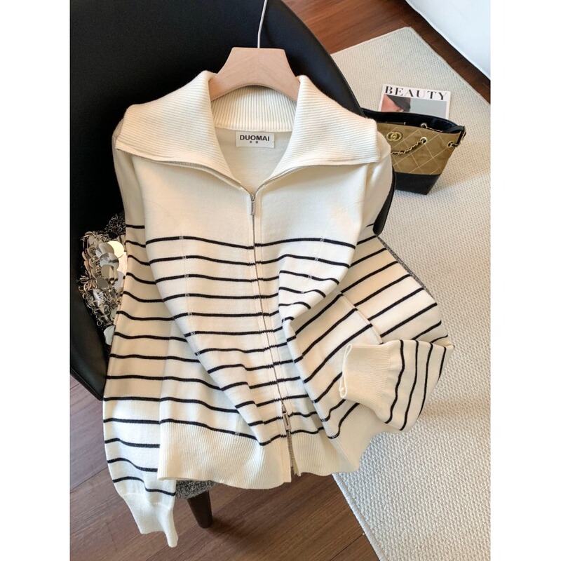 Simple Casual Half-Zip Polo Collar Striped Knit Sweater for Women, Autumn and Winter Korean Style, Convertible to a Turn-Down or Stand-Up Collar Pullover Sweater Simple Casual Half-Zip Polo Collar Striped Knit Sweater for Women, Autumn and Winter Korean Style, Convertible to a Turn-Down or Stand-Up Collar Pullover Sweater