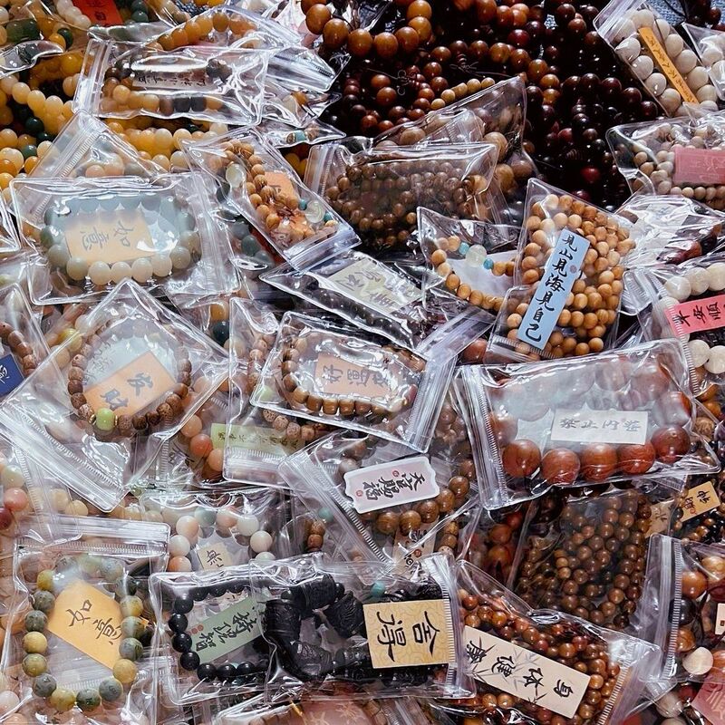 High-Quality Pvc Packaged Bracelets for Good-Looking Students and Best Friends High-Quality Pvc Packaged Bracelets for Good-Looking Students and Best Friends