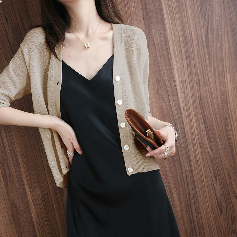 Retro summer new V-neck knitted cardigan women's thin ice silk loose sunscreen air-conditioning jacket short sleeves