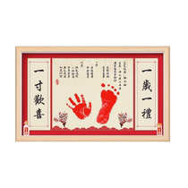 One-year-old babys hand and foot prints to commemorate one year and one year. Ceremonial sense of footprints and one hundred days of full moon. Gift scroll photo frame.