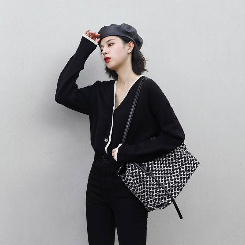 V-collar feminine sweater women's long sleeve loose Joker slim color design sense niche coat sweater cardigan