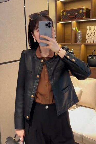 2023 autumn new small incense wind leather jacket outer set female short OL temperament round collar gold buckle versatile PU leather jacket tide