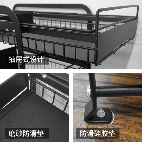 Кухонная стойка для канализации помещена на пол многослойного шкафа.