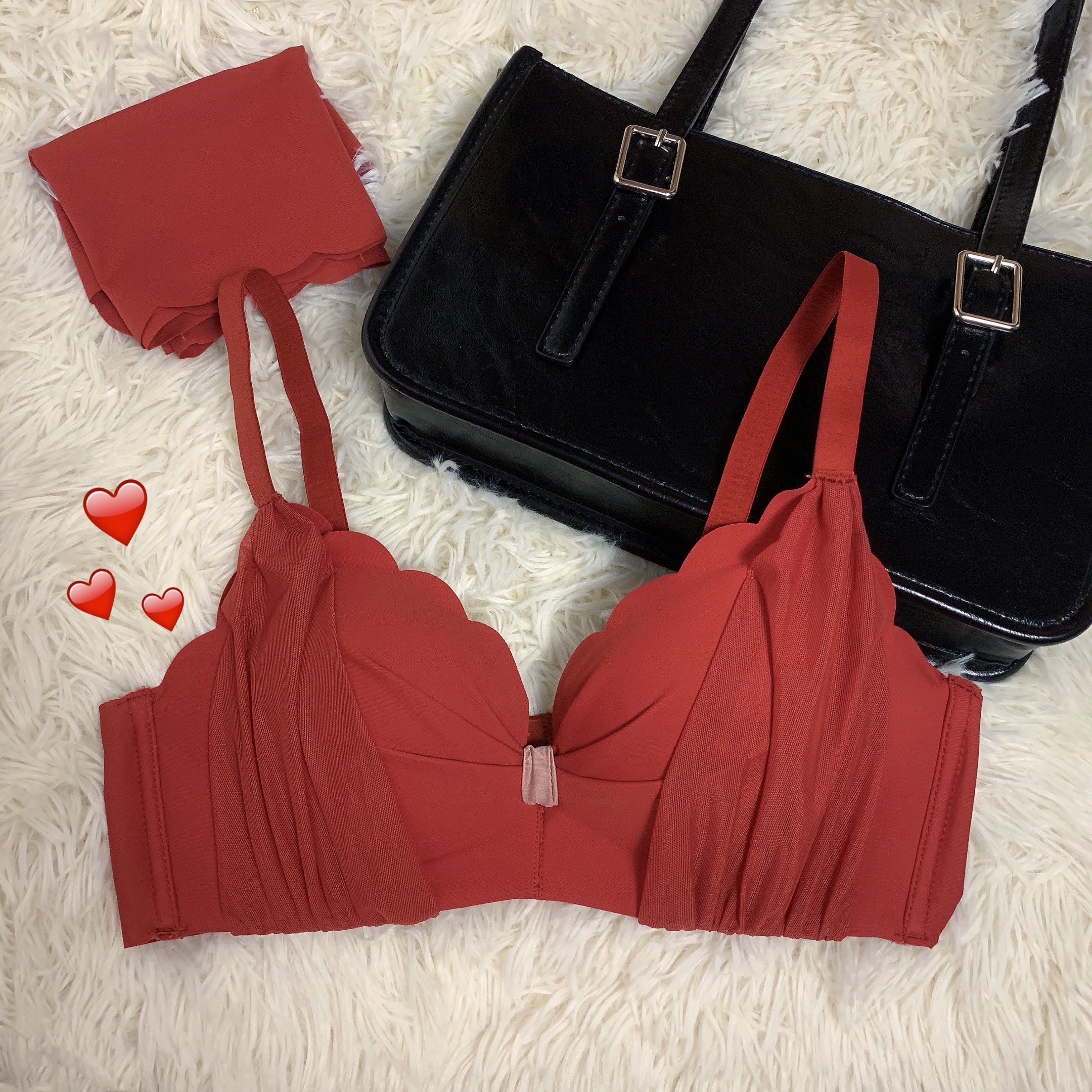 Deep alley hominin teenage girl small breasts coalestation underpants to collect auxiliary milk No steel ring Ben life red wedding bra hood