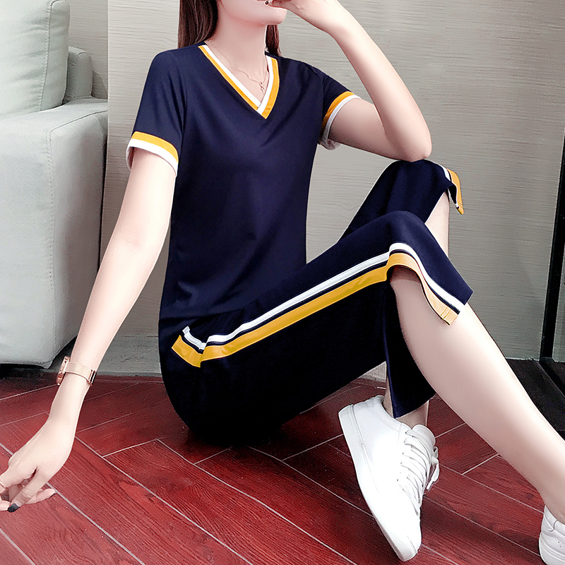 Sports suit female 2023 summer new fashion loose western style ice silk wide-leg nine-point pants casual wear two-piece set