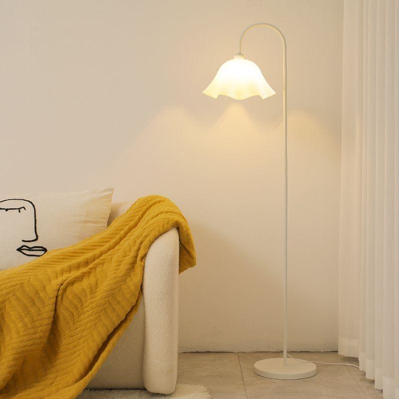 Cream-Style Floor Lamp for Living Room, Sofa Side, Bedroom Bedside, Simple Modern Internet-Famous Atmosphere, Petal-Shaped Standing Lamp
