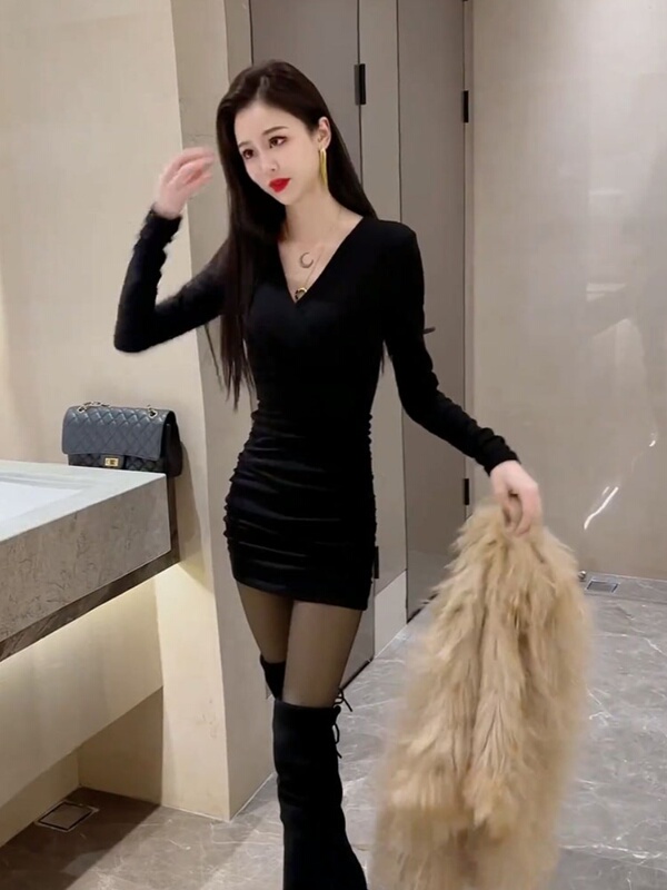 Spring and Autumn Light Mature Feminine V-Neck Long-Sleeve Dress for Women, Inner Layer, Sexy Pleated Slim-Fit Bodycon Little Black Dress Spring and Autumn Light Mature Feminine V-Neck Long-Sleeve Dress for Women, Inner Layer, Sexy Pleated Slim-Fit Bodycon Little Black Dress