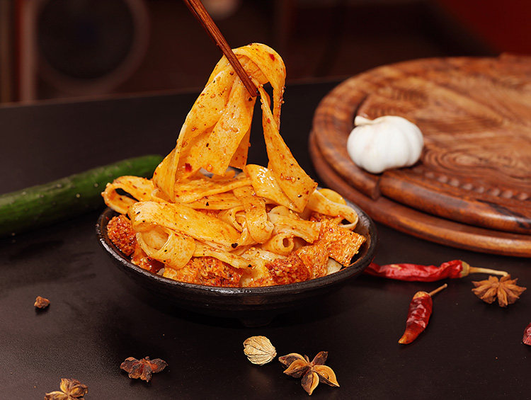 Northern Jiangsu specialty Dapi Xiaowu Liangpi Xuzhou rolling noodles Pizhou Suqian Suining snack fast food bag