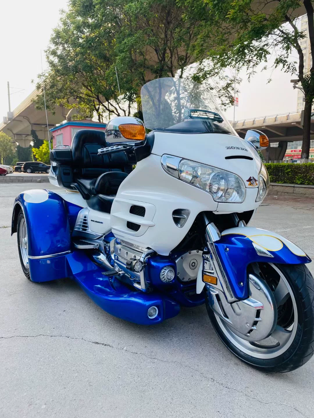 Импортированный Honda Golden Wing 1800cc это трёхколёсный роскошный круизный путешественник большой путешественник тяжёлый локомотив большой объём мотоцикл