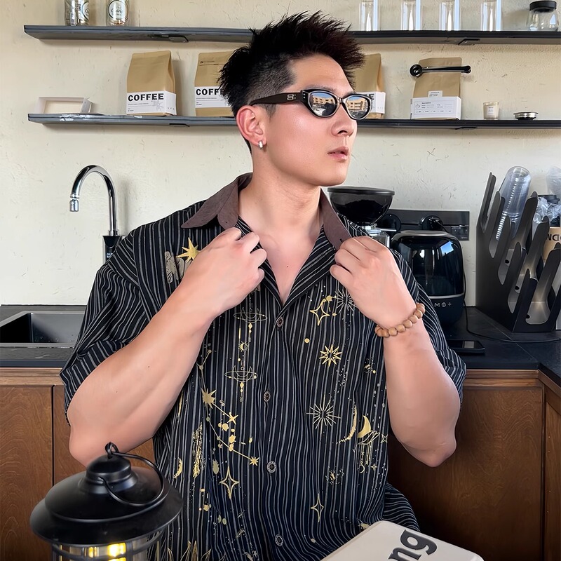 Ttym* American Retro Printed Striped Short-Sleeved Shirt for Men and Women, New Summer Loose Top, Trendy and Fashionable Black Ttym* American Retro Printed Striped Short-Sleeved Shirt for Men and Women, New Summer Loose Top, Trendy and Fashionable Black