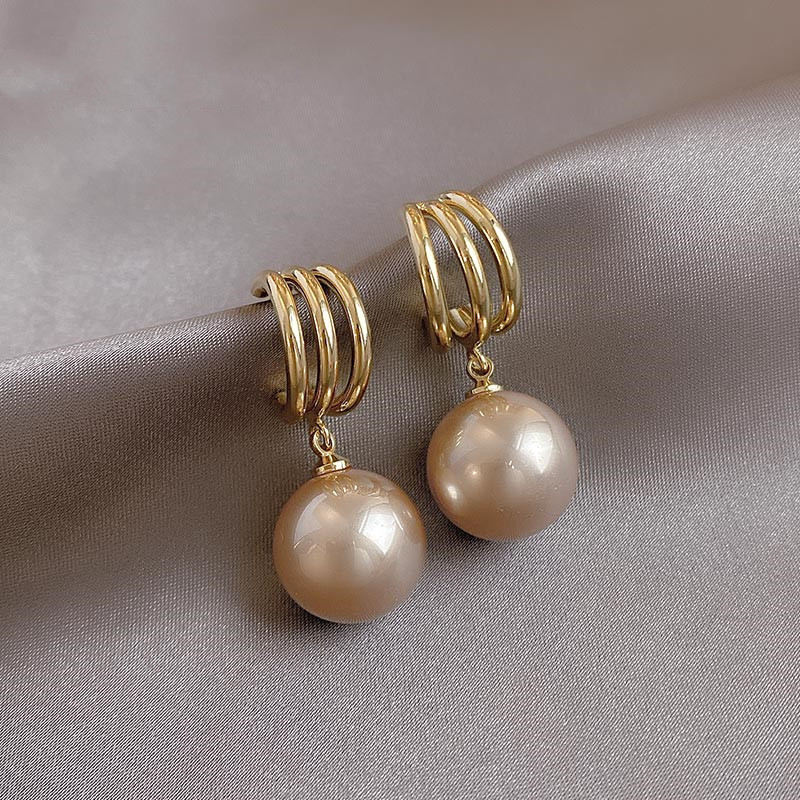 Earring 2021 new tide champagne powder pearl ear crash Korea temperament network red ear decoration high retro atmosphere