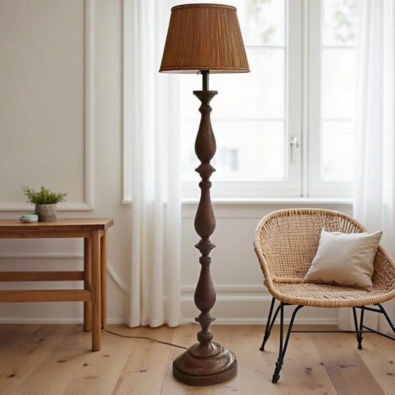 法式中古实木客厅落地灯如何提升侘寂风美感?