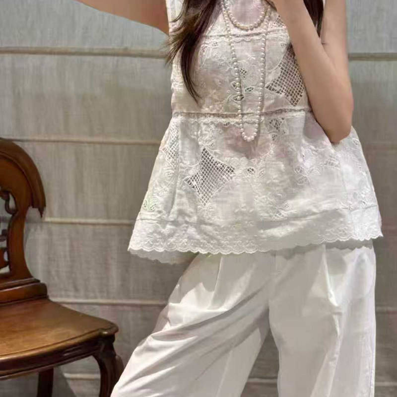 European Fashion 2026 Stylish Linen Top White Hollow Lace Vest for Women Age-Reducing Slightly Sheer Lace Shirt Blouse