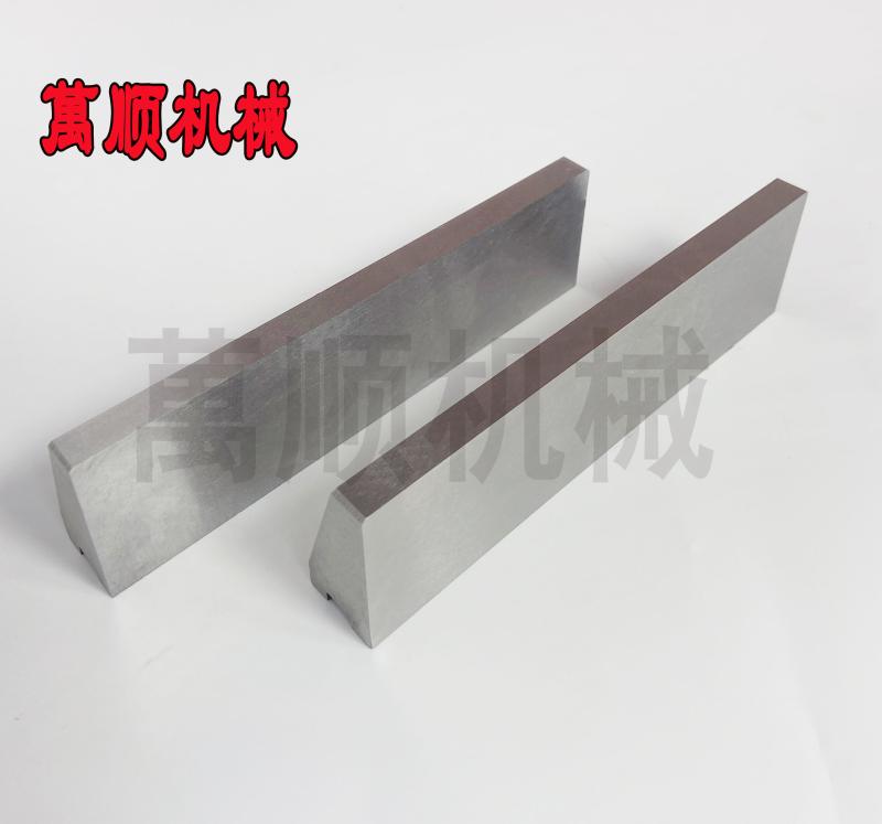 Precision combined flat-mouth pliers jaw jaw with threaded hole can be retrofitted with vice jaw jaw with V groove