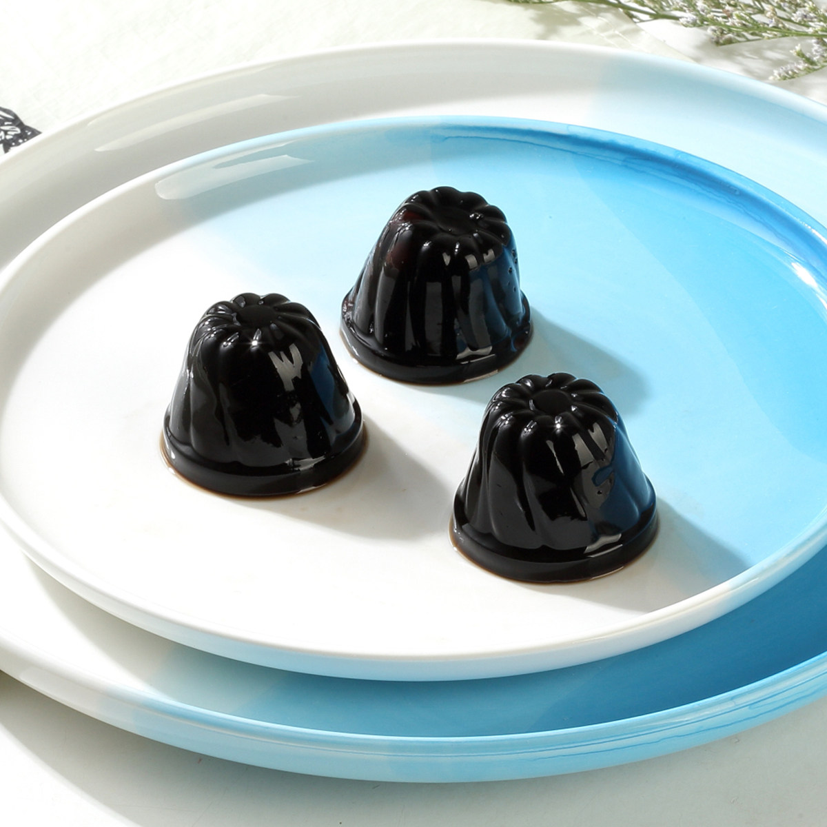 潘高寿龟苓膏迷你红豆味：解暑神器，一口一个的美味享受！