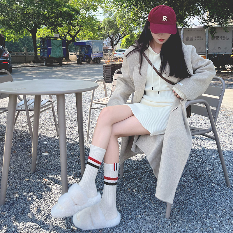 High-Quality Gray and White Tb Three-Pile Mid-Calf Socks for Women, Lazy Style, Suitable for Wearing with Slippers, Long Slouch Socks High-Quality Gray and White Tb Three-Pile Mid-Calf Socks for Women, Lazy Style, Suitable for Wearing with Slippers, Long Slouch Socks