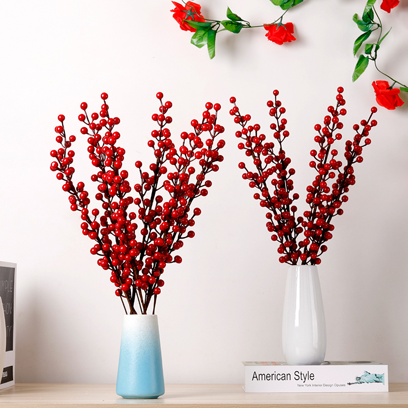 Red Hair Chaefruit Red Fruits Red Fruits Red Fruit Red Fruits Living Room With Chahed Flowers And Dried Flowers With Dried Flowers And Flowers In North American Winter Green Berries Emulated Flowers