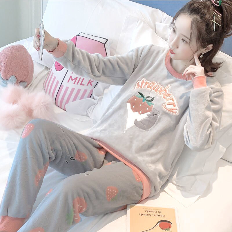 Winter coral velvet warm pajamas Girl cute cartoon Strawberry Bear home suit Winter flannel student suit