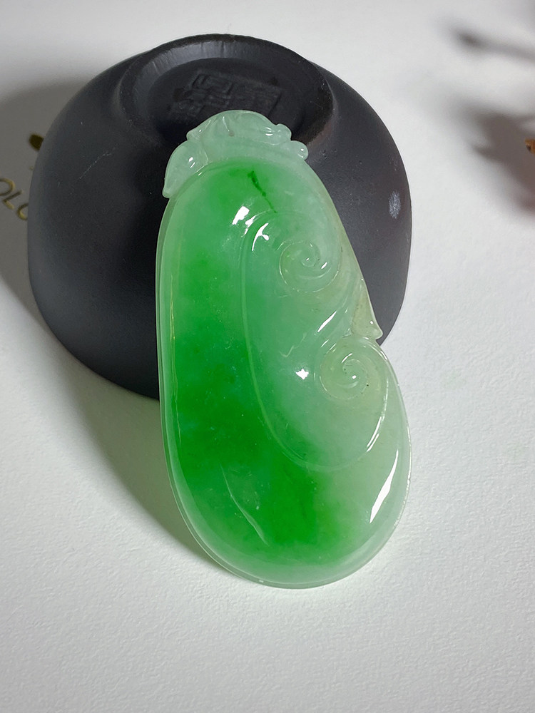 Colorful Yunnan Myanmar A goods natural jade with certificate spicy green Ruyi pendant