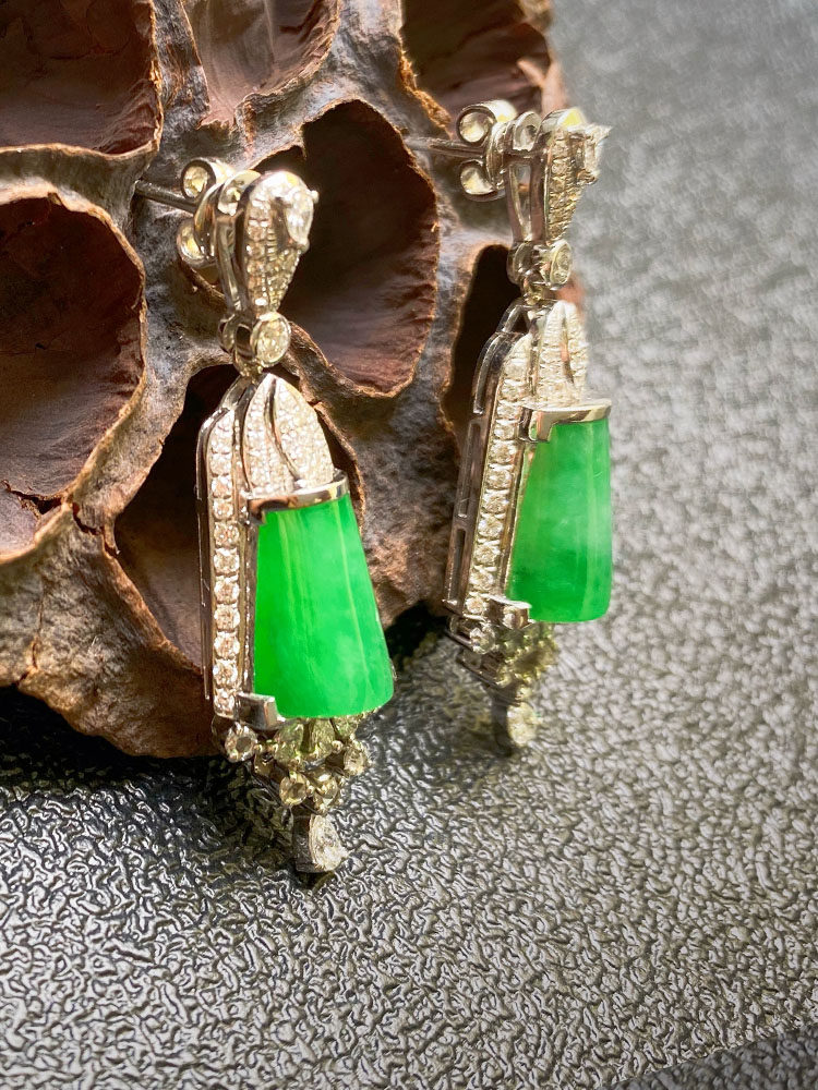 Colorful Yunnan and Burma A goods natural jade belt certificate glutinous ice full of green Hao inlaid earrings