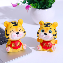 Car small tiger swing piece in car Decorative Supplies Big Total Can Creative Love On-board Middle Control Desk Small Furnishing