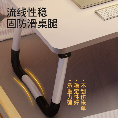 Складная кровать небольшой стол. Учебное столовое столовое столовое книжка компьютер на стойке на столовой кронштейне ленивая спальня с низкой столовой ямой несколько основных студентов.