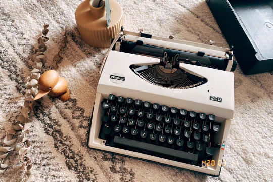 Old-fashioned metal machinery English flying fish brand Changkong brand KOFA hero brand typewriter old Shanghai nostalgic antique