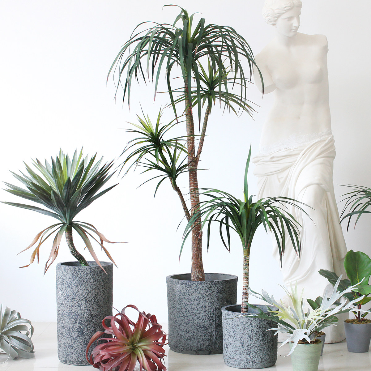 Sicilian Emulation Green Plant Ground Large Potted Sword Leaves Dragon Blood Tree Plant Fake Tree Swing in the lobby of the hotel