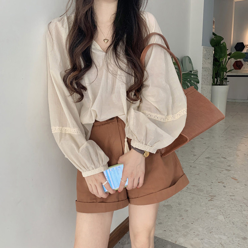 2023 New Salt Shirt Net Red Fried Street Harbor Wind Renaissance Chic Shorts Small Fragment Small Fragment Small Summer Set Women