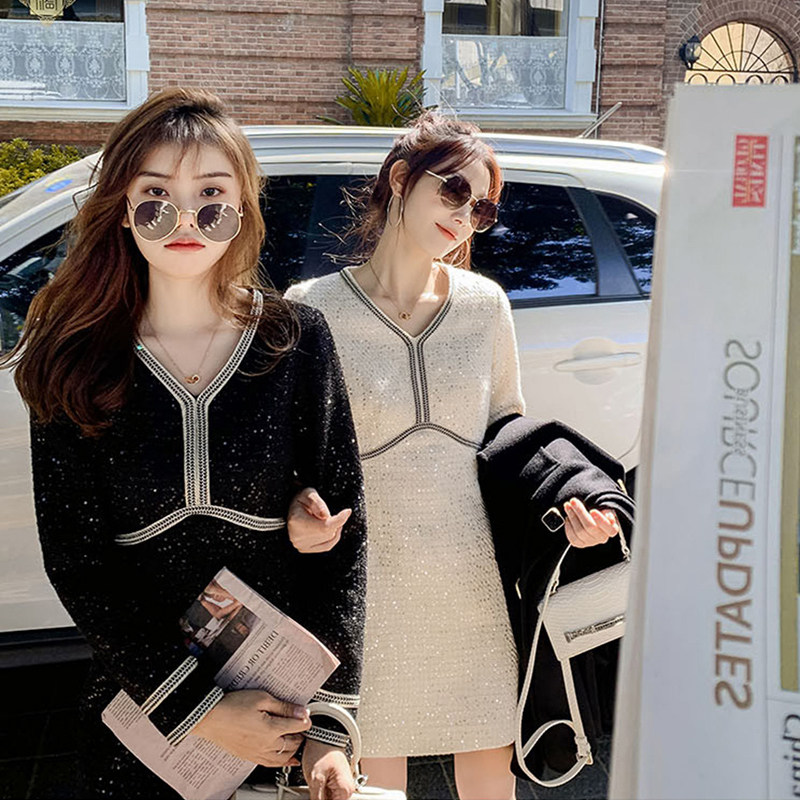 Small Xiangfeng's new legal name Yuanyuan Annual meeting Christmas cashew with a thin temperament to hit the bottom and set up for children autumn and winter