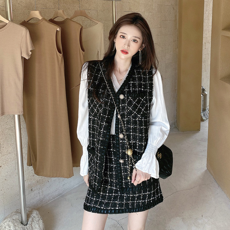 Xiaoxiang style temperament royal sister light familiar style professional vest skirt fashion western style fried street age reduction two-piece suit female autumn