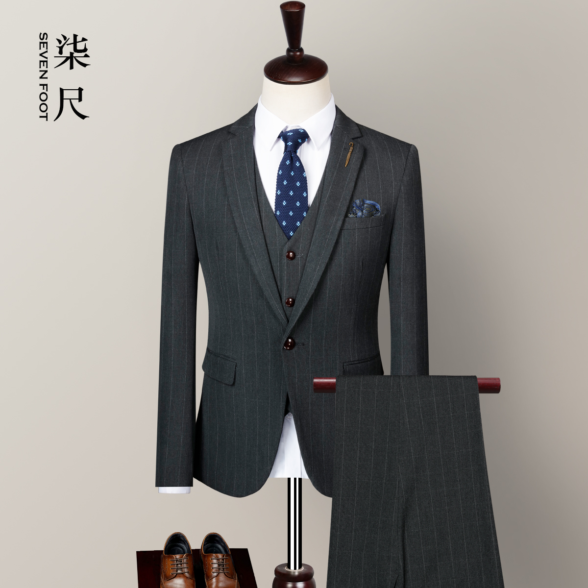 Groom's suit suit men's wedding gown with a Han version casual positive dress accompanied by a clothing small suit Three sets-Taobao