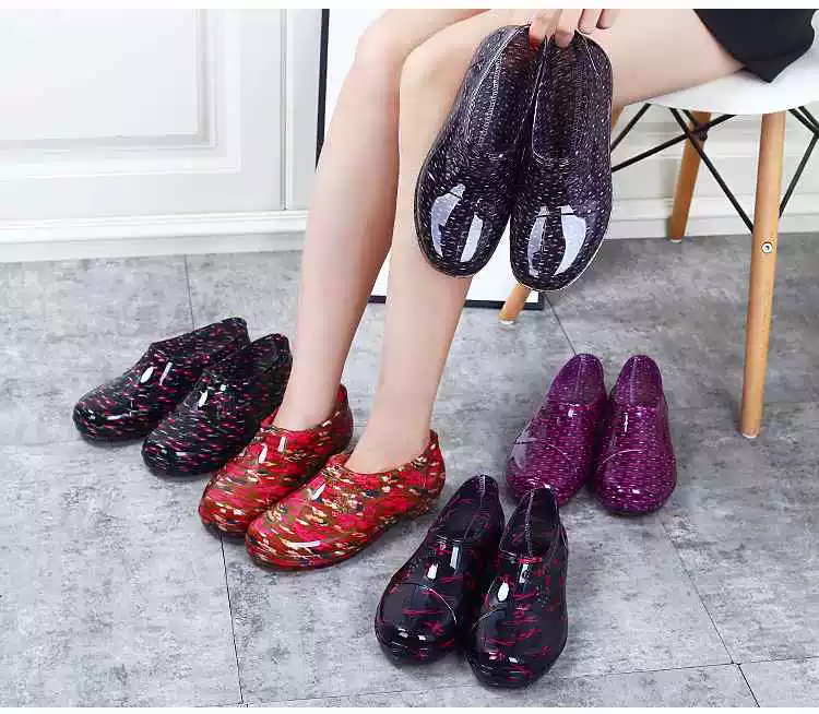 Miệng nông thời trang phụ nữ giày đi mưa cộng với bông ấm áp không thấm nước giày ống ngắn đế thấp giày cao su phụ nữ thấp trên giày phụ nữ giày nhà bếp chống trượt - Rainshoes