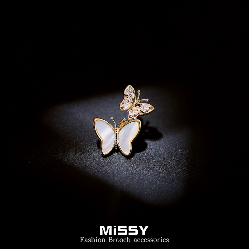 Shell butterfly anti-walking light buttoned suit Western suit chest needle upscale female neckline decorated with delicate little pin fixing clothes