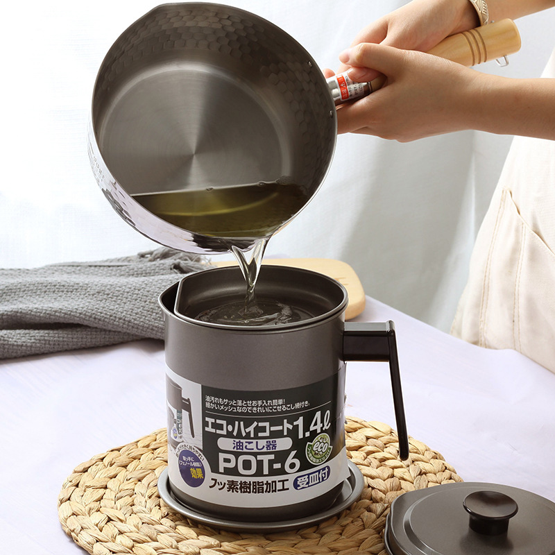 Japan-style oil jug stainless steel filter screen with lid oil bottle Home Kitchen Pig Oil Residue Storage Tank Oil Storage Oil God