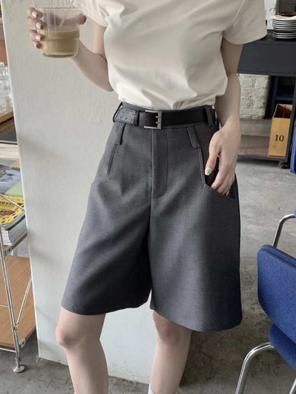 Gray Suit Shorts for Women, Summer Thin Straight-Leg Drapey Casual Knee-Length Pants, Plus Size, Elegant Loose Wide-Leg Mid-Length Pants Gray Suit Shorts for Women, Summer Thin Straight-Leg Drapey Casual Knee-Length Pants, Plus Size, Elegant Loose Wide-Leg Mid-Length Pants