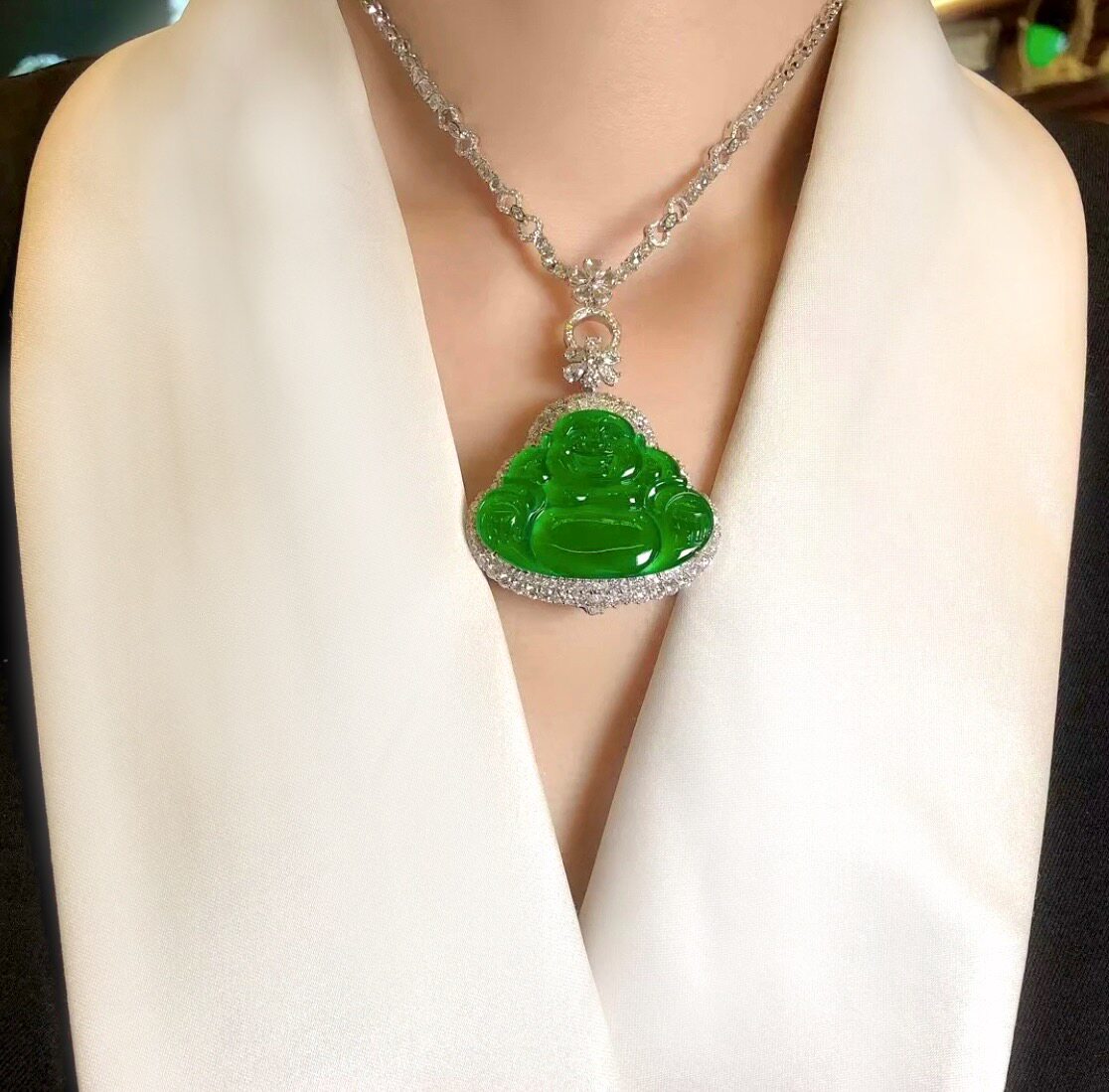 Natural Burmese ice - species Emerald Buddha crashed with green - green Melao Buddha 18 K gold inlaid