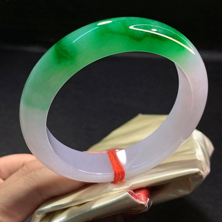 Natural Burmese jadeite bracelet is ringing the old pit a cargo ice seed oil green round strip floating green flower jade bracelet pendant women's models
