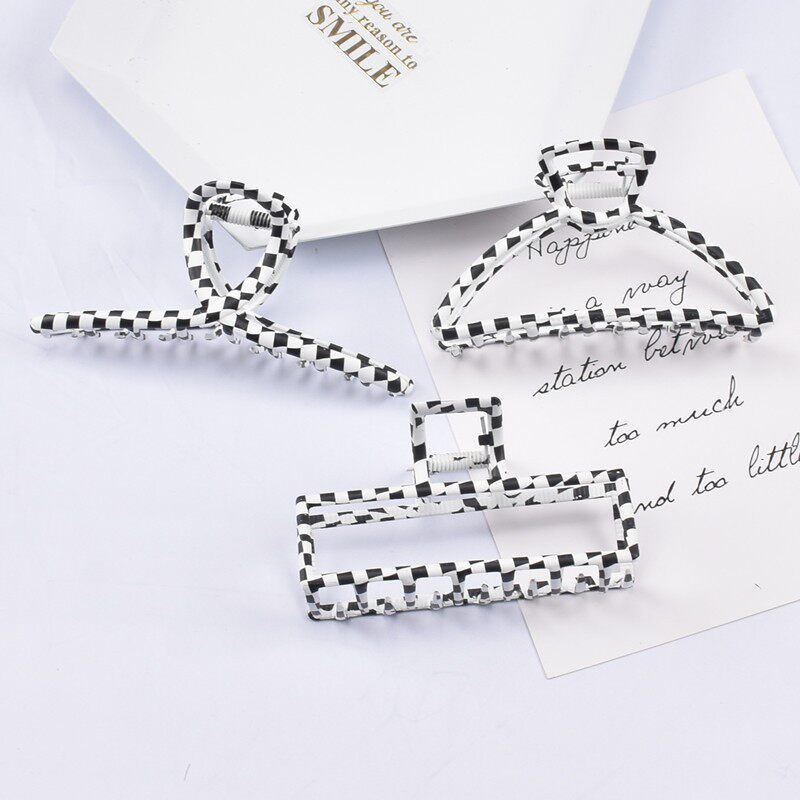 Korean version of the small crowd black and white chessboard lattice rear brain spoon shark clamp disc hair grip with elegant temperament to distribute new products
