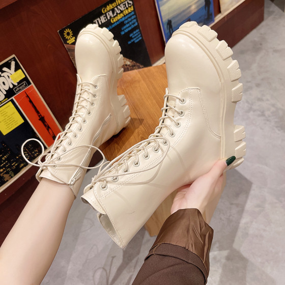 大码女靴41一43马丁靴女短靴英伦风女鞋子超火厚底显脚小中筒靴子