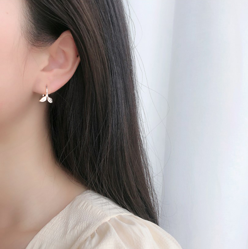 Guangyuan 925 pure silver leaves small earrings forest delicate and cute earnails Japanese and Korean women tender leaves