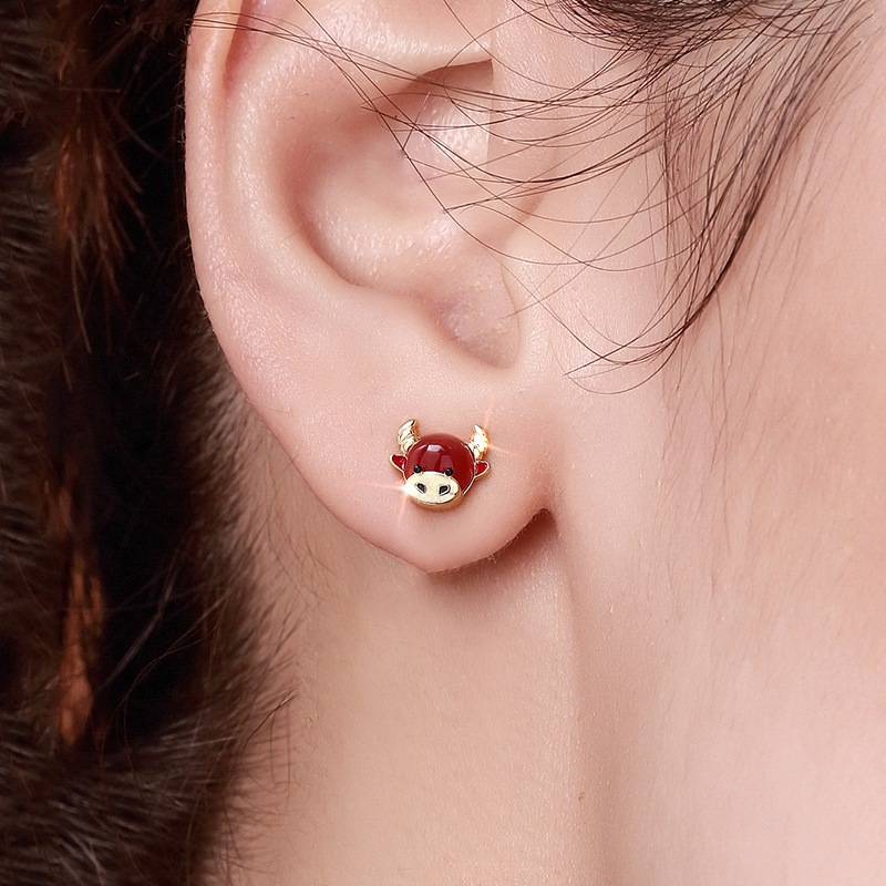 Mengzu ear nails are the birthday of the annuity of the new red pink bull tide 925 silver ear decoration in 2021