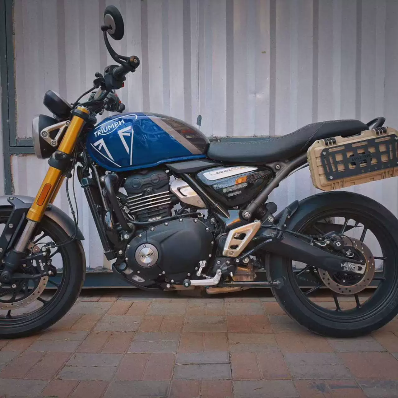Купить: Triumph speed400 SCRAMBLER400X модифицированные аксессуары боковая сумка кронштейн крепление тактическая панель ящик инструментов