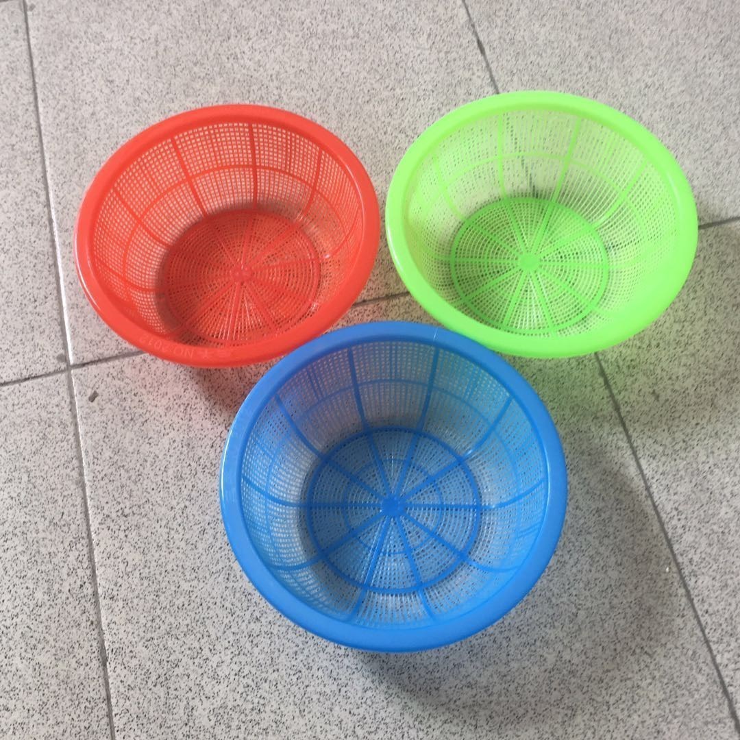 Plastic fruit basket rice basket blue basket small round basket plastic basket dense eye
