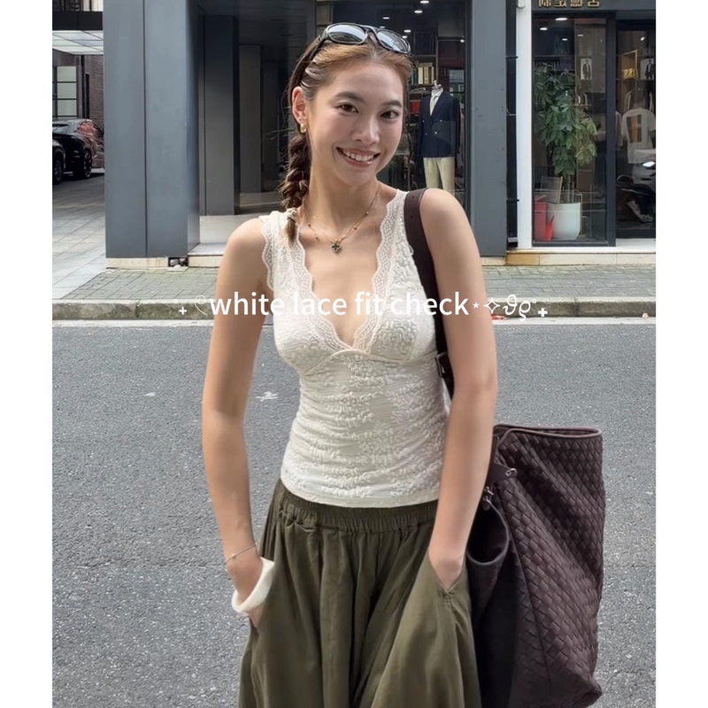 Purely Sensual Lace V-Neck Sleeveless Jacquard Lace Top, Slim-Fitting, Elegant, Versatile, High-End Outerwear Purely Sensual Lace V-Neck Sleeveless Jacquard Lace Top, Slim-Fitting, Elegant, Versatile, High-End Outerwear