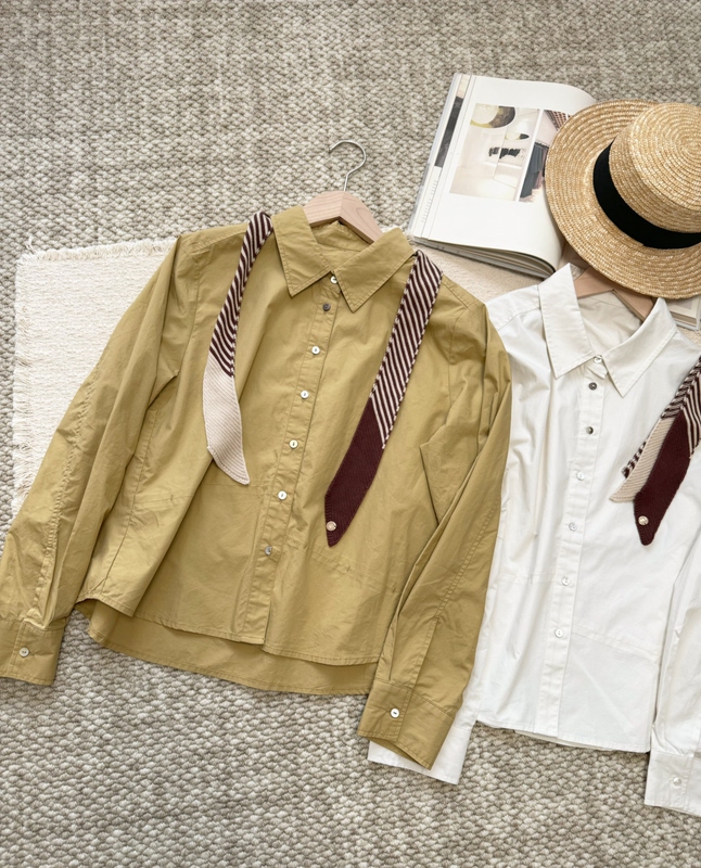 Cotton Short Box-Fit Shirt Paired with a Knitted Tie Cotton Short Box-Fit Shirt Paired with a Knitted Tie