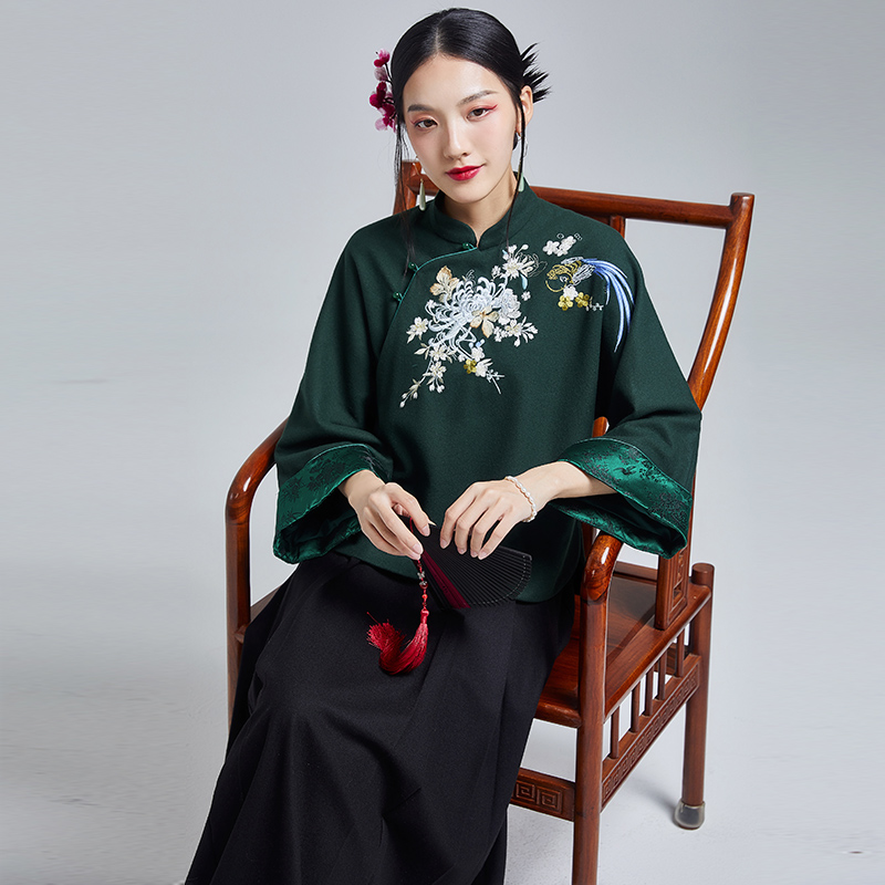 Moyu 2020 winter clothes new Chinese style retro embroidered woolen tea clothes improved cheongsam Tang suit thickened top women